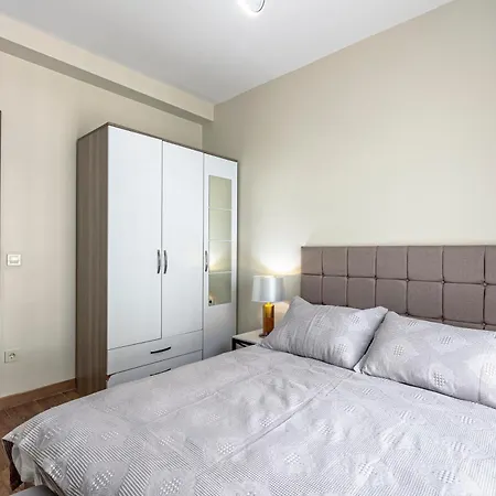 212 Outlet Karsisinda Lux N7 * İstanbul
