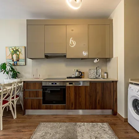 212 Outlet Karsisinda Lux N7 * İstanbul