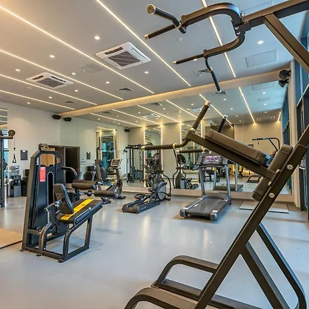 212 Outlet Karsisinda Lux N7 * Istanboel