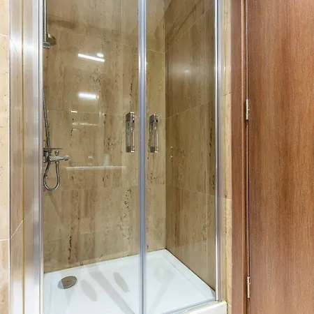 212 Outlet Karsisinda Lux N7 Istanboel