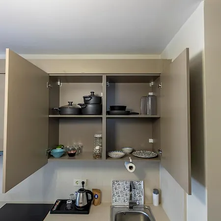 212 Outlet Karsisinda Lux N7 Istanboel