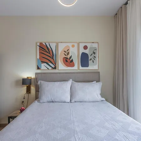 212 Outlet Karsisinda Lux N7 * Estambul