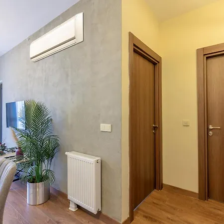 212 Outlet Karsisinda Lux N7 * Estambul